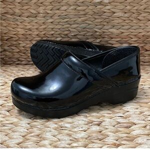 Dansko Black Gloss Cogs Womens‎ 39 / 8.5-9